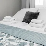 Gemini Apartment *