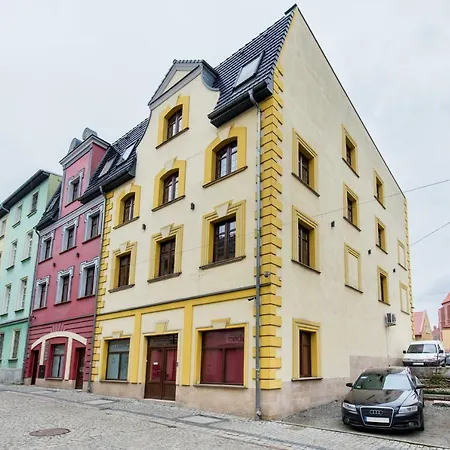 Gemini Apartment *